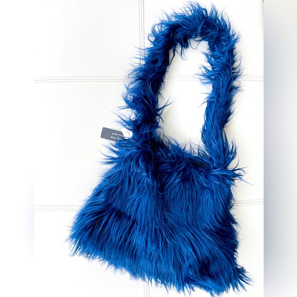 NWT! Free People
Unreal Fur Shoulder Bag
in Navy Baby - Picture 3 of 17